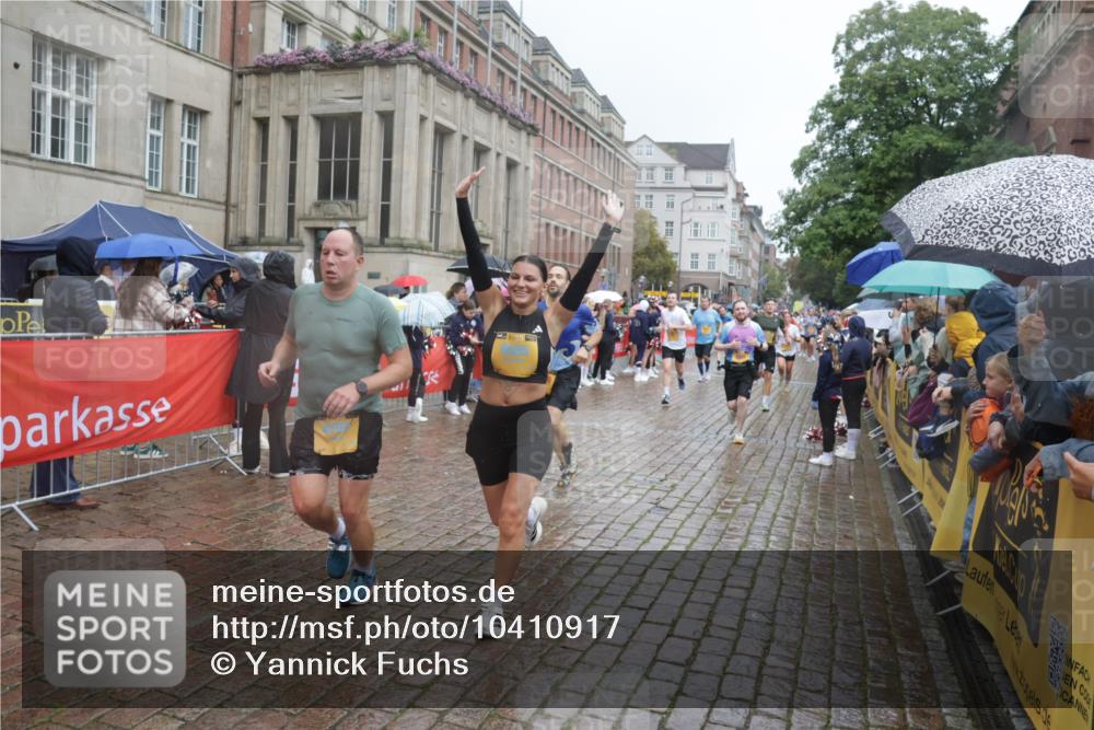 13.09.2026 - Kiel Lauf Yannick Fuchs http://msf.ph/oto/10410917 13.09.2026 10:41:39 Ziel 214, 604, 811, 827, 1183, 1241, 1445, 1772, 2387, 2532, 3249, 3329, 3330, 3351, 4959, 4976, 5058, 5108, 5158, 6960, 9364, 9369, 9395, 9567, 10273, 10575, 10579, 10960, 11336, 11461, 11484, 11586, 11610, 11813, 11858, 12419, 67, 827, 849, 973, 1494, 1704, 1781, 1785, 1933, 2388, 2531, 2647, 2825, 3363, 3952, 3960, 4062, 4286, 4436, 4527, 4662, 4691, 4732, 4797, 4976, 5335, 5726, 5753, 5839, 5916, 6461, 6565, 6654, 6993, 8155, 9349, 9398, 9947, 10066, 10307 meine-sportfotos.de