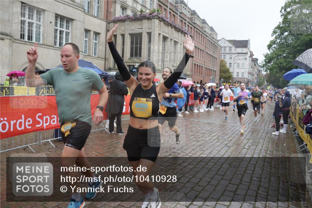 13.09.2026 - Kiel Lauf Yannick Fuchs http://msf.ph/oto/10410928 13.09.2026 10:41:39 Ziel 214, 604, 811, 827, 1183, 1241, 1445, 1772, 2387, 2532, 3249, 3329, 3330, 3351, 4959, 4976, 5058, 5108, 5158, 6960, 9364, 9369, 9395, 9567, 10273, 10575, 10579, 10960, 11336, 11461, 11484, 11586, 11610, 11813, 11858, 12419, 67, 827, 849, 973, 1494, 1704, 1781, 1785, 1933, 2388, 2531, 2647, 2825, 3363, 3952, 3960, 4062, 4286, 4436, 4527, 4662, 4691, 4732, 4797, 4976, 5335, 5726, 5753, 5839, 5916, 6461, 6565, 6654, 6993, 8155, 9349, 9398, 9947, 10066, 10307 meine-sportfotos.de
