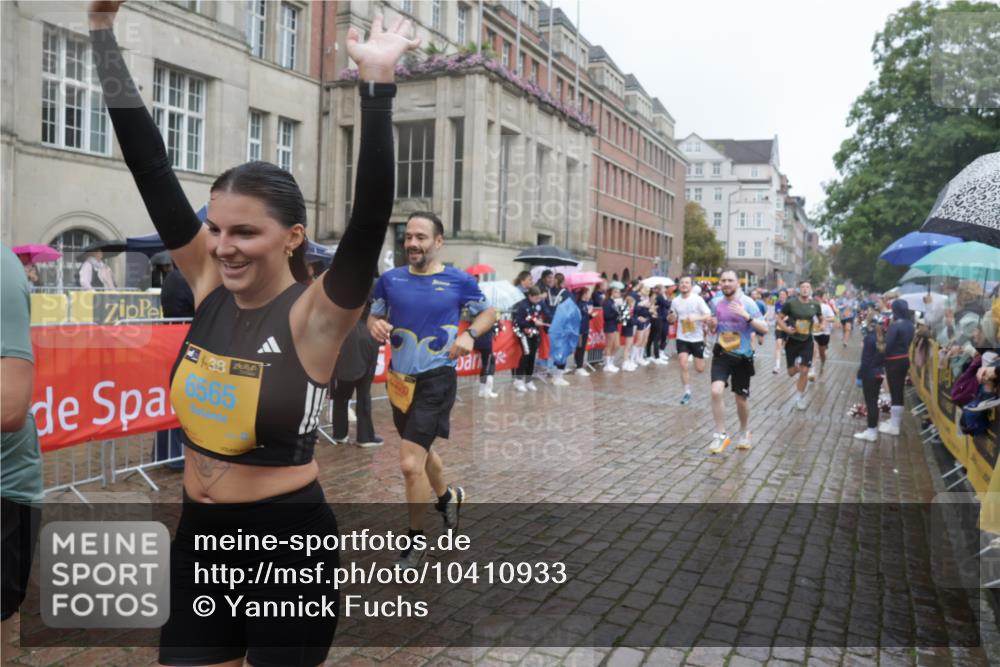 13.09.2026 - Kiel Lauf Yannick Fuchs http://msf.ph/oto/10410933 13.09.2026 10:41:40 Ziel 214, 604, 811, 1183, 1241, 1445, 1772, 2387, 2532, 3249, 3329, 3330, 3351, 4895, 4959, 5058, 5108, 5158, 6165, 6960, 7363, 7403, 9364, 9369, 9395, 9567, 10273, 10575, 10579, 10960, 11336, 11461, 11484, 11586, 11610, 11858, 12419, 67, 827, 849, 973, 1494, 1704, 1781, 1785, 1933, 2388, 2531, 2647, 2825, 3363, 3952, 3960, 4062, 4286, 4436, 4527, 4691, 4732, 4797, 4976, 5335, 5726, 5753, 5839, 5916, 6461, 6565, 6654, 6993, 8155, 9349, 9398, 9947, 10066, 10307 meine-sportfotos.de