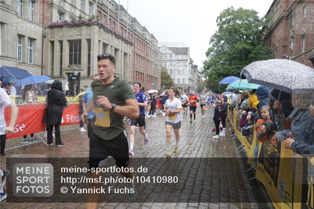13.09.2026 - Kiel Lauf Yannick Fuchs http://msf.ph/oto/10410980 13.09.2026 10:41:42 Ziel 214, 604, 698, 811, 1445, 1507, 1772, 2387, 2532, 2927, 3249, 3329, 3330, 3351, 4895, 4959, 5108, 5158, 6165, 6960, 7363, 7403, 8151, 9364, 9369, 9395, 9567, 10273, 10575, 10579, 10960, 11336, 11461, 11484, 11530, 11610, 11858, 12419, 67, 827, 849, 973, 1183, 1241, 1494, 1704, 1781, 1785, 1933, 2388, 2531, 2647, 2825, 3363, 3952, 3960, 4062, 4286, 4436, 4527, 4691, 4732, 4976, 5058, 5335, 5726, 5753, 5839, 5916, 6461, 6654, 6993, 8155, 9349, 9398, 9947, 10066, 10307 meine-sportfotos.de