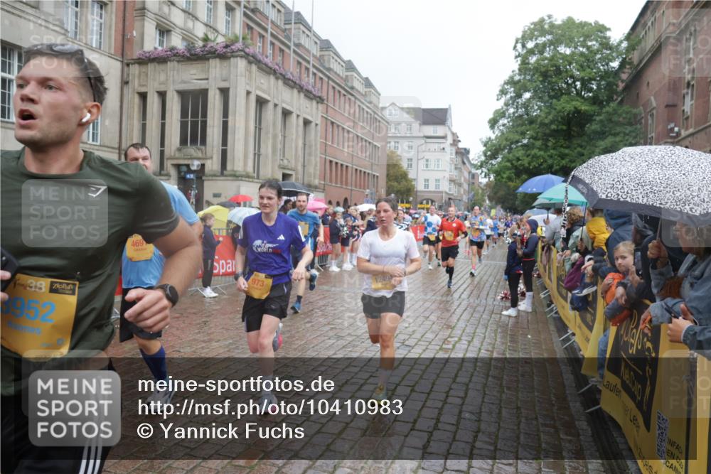 13.09.2026 - Kiel Lauf Yannick Fuchs http://msf.ph/oto/10410983 13.09.2026 10:41:43 Ziel 214, 604, 698, 811, 1445, 1507, 1772, 2387, 2532, 2927, 3249, 3329, 3330, 3351, 4895, 4959, 5108, 5158, 6165, 6564, 6960, 7363, 7403, 8151, 9364, 9369, 9395, 9567, 10273, 10575, 10579, 10960, 11336, 11461, 11484, 11530, 11610, 11858, 12419, 67, 827, 849, 973, 1183, 1241, 1494, 1704, 1781, 1785, 1933, 2388, 2531, 2647, 3363, 3952, 3960, 4062, 4286, 4436, 4527, 4691, 4732, 4976, 5058, 5335, 5726, 5753, 5839, 5916, 6461, 6654, 6993, 8155, 9398, 9947, 10066, 10307 meine-sportfotos.de