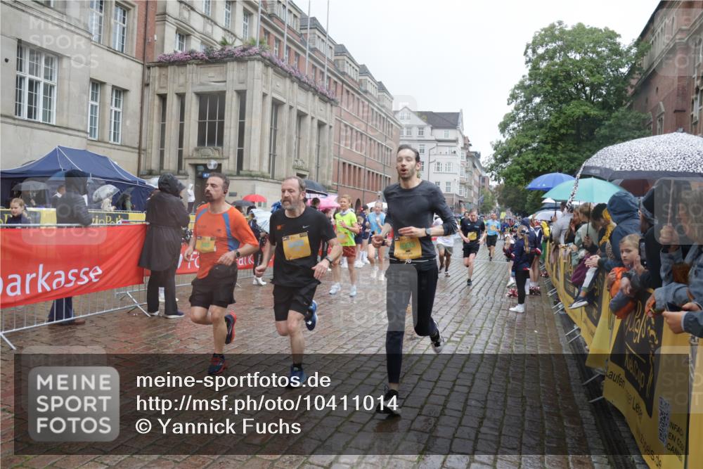 13.09.2026 - Kiel Lauf Yannick Fuchs http://msf.ph/oto/10411014 13.09.2026 10:42:00 Ziel 580, 1206, 1416, 1755, 2013, 2375, 2535, 2547, 2667, 2819, 3188, 3212, 3372, 3985, 4559, 4604, 5265, 5322, 5749, 6175, 6236, 6656, 6917, 7051, 7923, 8547, 8549, 8937, 8981, 9147, 9391, 9526, 9595, 9912, 9920, 10589, 10725, 10790, 10877, 11021, 11659, 11916, 12639, 67, 214, 604, 698, 811, 827, 849, 1183, 1241, 1330, 1445, 1507, 1772, 2387, 2531, 2532, 2927, 3249, 3329, 3330, 3351, 4895, 4959, 4976, 5058, 5108, 5158, 5335, 5726, 6165, 6564, 6960, 6993, 150, 239 meine-sportfotos.de