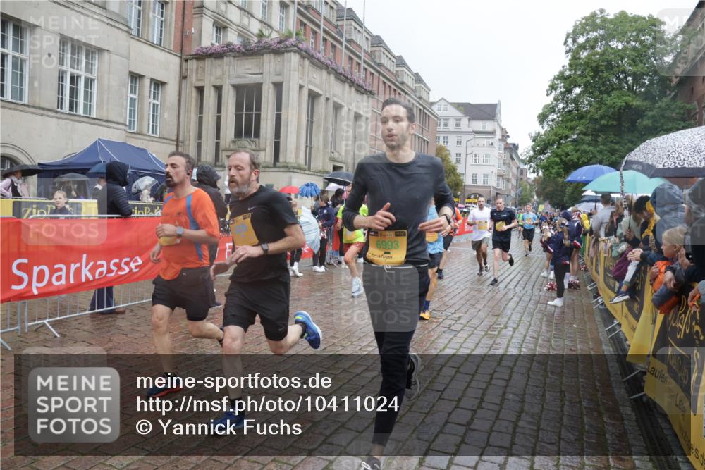 13.09.2026 - Kiel Lauf Yannick Fuchs http://msf.ph/oto/10411024 13.09.2026 10:42:00 Ziel 580, 1206, 1416, 1755, 2013, 2375, 2535, 2547, 2667, 2819, 3188, 3212, 3372, 3985, 4559, 4604, 5265, 5322, 5749, 6175, 6236, 6656, 6917, 7051, 7923, 8547, 8549, 8937, 8981, 9147, 9391, 9526, 9595, 9912, 9920, 10589, 10725, 10790, 10877, 11021, 11659, 11916, 12639, 67, 214, 604, 698, 811, 827, 849, 1183, 1241, 1330, 1445, 1507, 1772, 2387, 2531, 2532, 2927, 3249, 3329, 3330, 3351, 4895, 4959, 4976, 5058, 5108, 5158, 5335, 5726, 6165, 6564, 6960, 6993, 150, 239 meine-sportfotos.de