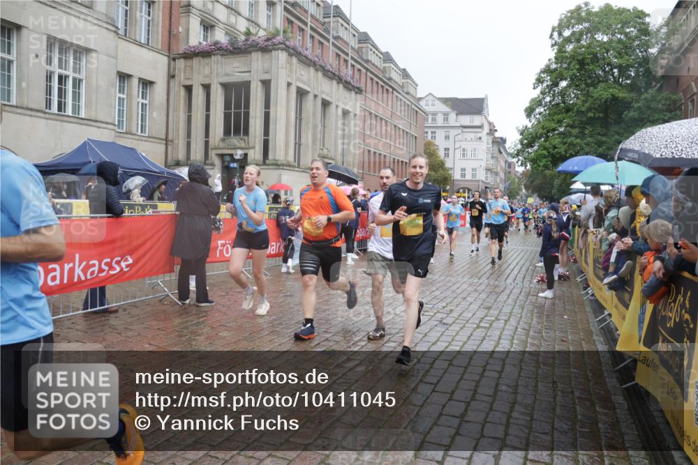 13.09.2026 - Kiel Lauf Yannick Fuchs http://msf.ph/oto/10411045 13.09.2026 10:42:02 Ziel 150, 580, 1416, 1755, 2013, 2375, 2535, 2665, 2667, 2819, 3188, 3212, 3372, 3985, 4399, 4475, 4513, 4559, 4604, 5265, 5322, 5669, 5749, 6175, 6236, 6587, 6656, 6917, 7051, 7923, 8547, 8549, 8981, 9147, 9391, 9595, 9912, 9920, 10452, 10589, 10725, 10790, 10877, 11021, 11916, 12639, 214, 604, 698, 811, 827, 1183, 1206, 1241, 1330, 1445, 1507, 1772, 2387, 2531, 2532, 2547, 2927, 3249, 3329, 3330, 3351, 4895, 4959, 4976, 5058, 5108, 5158, 6165, 6564, 6960, 239, 2224, 2314 meine-sportfotos.de