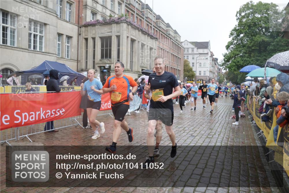 13.09.2026 - Kiel Lauf Yannick Fuchs http://msf.ph/oto/10411052 13.09.2026 10:42:02 Ziel 150, 580, 1416, 1755, 2013, 2375, 2535, 2665, 2667, 2819, 3188, 3212, 3372, 3985, 4399, 4475, 4513, 4559, 4604, 5265, 5322, 5669, 5749, 6175, 6236, 6587, 6656, 6917, 7051, 7923, 8547, 8549, 8981, 9147, 9391, 9595, 9912, 9920, 10452, 10589, 10725, 10790, 10877, 11021, 11916, 12639, 214, 604, 698, 811, 827, 1183, 1206, 1241, 1330, 1445, 1507, 1772, 2387, 2531, 2532, 2547, 2927, 3249, 3329, 3330, 3351, 4895, 4959, 4976, 5058, 5108, 5158, 6165, 6564, 6960, 239, 2224, 2314 meine-sportfotos.de