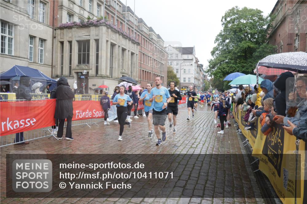 13.09.2026 - Kiel Lauf Yannick Fuchs http://msf.ph/oto/10411071 13.09.2026 10:42:04 Ziel 150, 580, 1416, 1755, 2375, 2535, 2665, 2667, 2819, 3188, 3212, 3372, 3985, 4399, 4475, 4513, 4604, 5155, 5265, 5322, 5669, 5749, 6175, 6236, 6587, 6656, 6917, 7051, 7923, 8547, 8549, 8981, 9147, 9391, 9595, 9912, 9920, 10452, 10725, 10877, 11021, 12639, 214, 604, 698, 811, 827, 1183, 1206, 1241, 1330, 1445, 1507, 1772, 2013, 2387, 2532, 2535, 2547, 2927, 3249, 3329, 3330, 3351, 4559, 4895, 4959, 4976, 5058, 5108, 5158, 6165, 6564, 6917, 6960, 239, 2224, 2314 meine-sportfotos.de