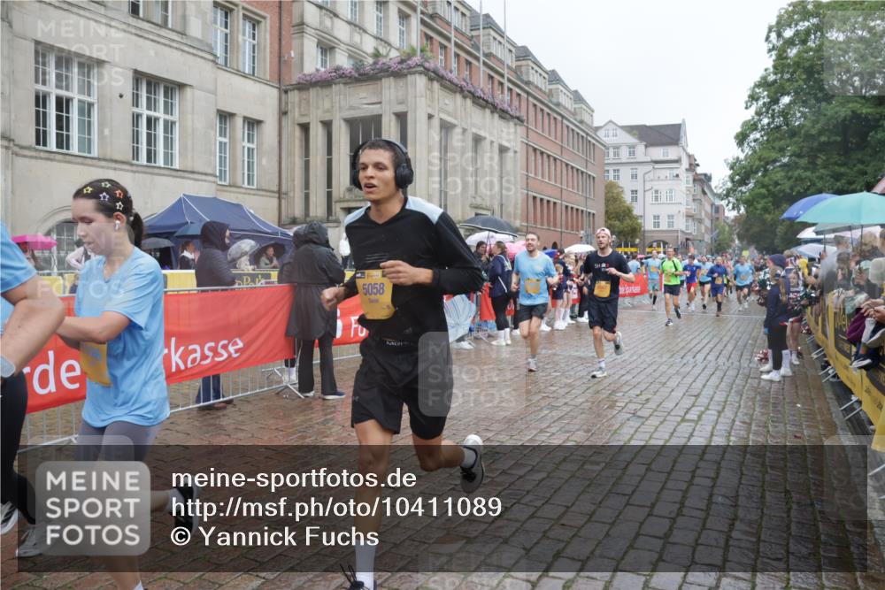 13.09.2026 - Kiel Lauf Yannick Fuchs http://msf.ph/oto/10411089 13.09.2026 10:42:06 Ziel 150, 580, 1416, 1755, 2375, 2665, 2667, 2819, 3188, 3212, 3372, 3985, 4399, 4475, 4513, 4604, 5155, 5265, 5322, 5669, 5749, 6175, 6236, 6587, 7051, 7475, 7923, 8034, 8547, 9147, 9391, 9420, 9595, 9912, 9920, 10452, 10725, 10877, 11021, 12639, 214, 604, 698, 811, 1183, 1206, 1241, 1330, 1416, 1445, 1507, 1772, 2013, 2375, 2387, 2532, 2535, 2547, 2667, 2927, 3249, 3329, 3330, 3351, 4559, 4895, 4959, 5058, 5108, 5158, 6165, 6564, 6656, 6917, 6960, 239, 1638, 2224, 2314 meine-sportfotos.de