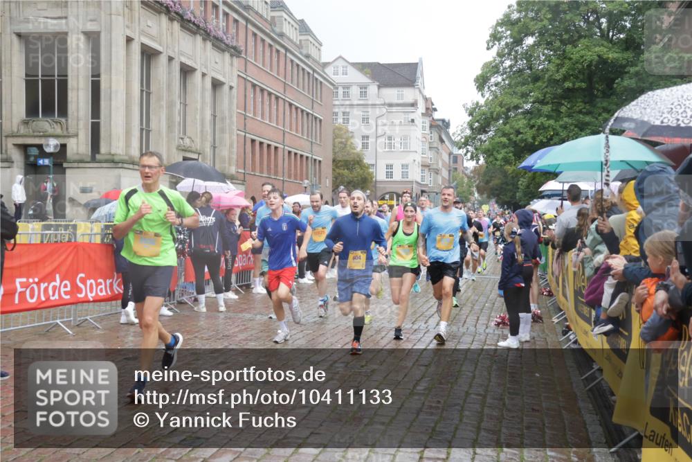 13.09.2026 - Kiel Lauf Yannick Fuchs http://msf.ph/oto/10411133 13.09.2026 10:42:09 Ziel 150, 294, 1755, 2665, 2819, 2972, 3212, 3372, 3985, 4399, 4475, 4513, 4604, 5155, 5669, 5749, 6175, 6236, 6587, 6677, 6678, 7051, 7475, 8034, 9147, 9391, 9420, 9595, 9920, 10452, 10725, 10877, 11175, 12639, 214, 580, 604, 698, 811, 1206, 1330, 1416, 1445, 1507, 1772, 2013, 2375, 2387, 2532, 2535, 2547, 2667, 2927, 3188, 3249, 3329, 3330, 3351, 4559, 4895, 4959, 5108, 5158, 5265, 5322, 6165, 6564, 6656, 6917, 6960, 239, 1638, 2224, 2314 meine-sportfotos.de