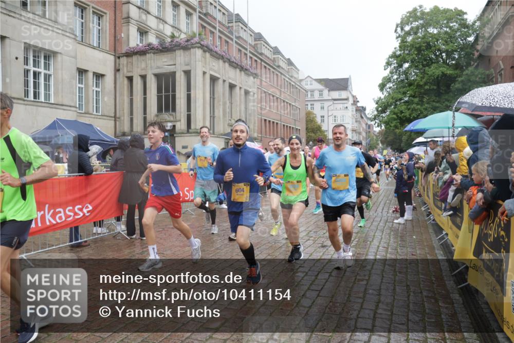 13.09.2026 - Kiel Lauf Yannick Fuchs http://msf.ph/oto/10411154 13.09.2026 10:42:10 Ziel 150, 294, 1755, 2665, 2819, 2972, 3212, 3254, 3372, 3985, 4399, 4475, 4513, 4604, 4919, 5155, 5669, 5749, 6175, 6236, 6587, 6677, 6678, 7051, 7475, 8034, 9147, 9391, 9420, 9595, 9712, 9920, 10452, 10725, 10877, 11175, 12639, 214, 580, 604, 698, 811, 1206, 1330, 1416, 1445, 1507, 1772, 2013, 2375, 2387, 2532, 2535, 2547, 2667, 2927, 3188, 3249, 3329, 3330, 3351, 3372, 4559, 4895, 4959, 5108, 5158, 5265, 5322, 6165, 6564, 6656, 6917, 6960, 239, 757, 1638, 2224, 2314 meine-sportfotos.de