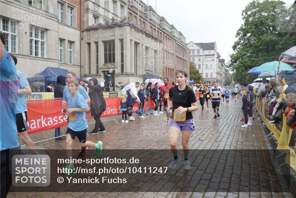 13.09.2026 - Kiel Lauf Yannick Fuchs http://msf.ph/oto/10411247 13.09.2026 10:42:15 Ziel 150, 239, 294, 1245, 1328, 2665, 2820, 2972, 3254, 3367, 4399, 4475, 4513, 4604, 4919, 5155, 5669, 5802, 6020, 6175, 6587, 6677, 6678, 7475, 8034, 9420, 9635, 9712, 10452, 10465, 11175, 580, 698, 811, 1206, 1330, 1416, 1445, 1507, 1755, 2013, 2375, 2387, 2535, 2547, 2667, 2819, 2927, 3188, 3212, 3249, 3351, 3372, 3985, 4559, 4604, 4895, 5158, 5265, 5322, 5749, 6165, 6175, 6236, 6564, 6656, 6917, 6960, 757, 1638, 2224, 2314, 2507, 3821, 4451, 811, 10960 meine-sportfotos.de