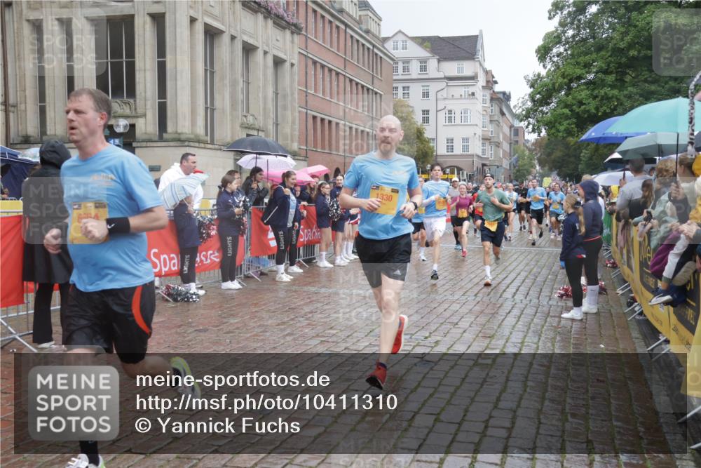 13.09.2026 - Kiel Lauf Yannick Fuchs http://msf.ph/oto/10411310 13.09.2026 10:42:22 Ziel 239, 294, 1245, 1328, 1638, 2224, 2314, 2820, 2972, 3254, 3367, 4919, 5636, 5802, 5877, 6020, 6677, 6678, 7299, 7586, 8304, 8318, 9135, 9152, 9548, 9635, 9712, 10465, 10625, 11148, 11175, 12619, 150, 580, 1206, 1330, 1416, 1507, 1755, 2013, 2375, 2535, 2547, 2665, 2667, 2819, 2927, 3188, 3212, 3372, 3985, 4399, 4475, 4513, 4559, 4604, 5155, 5265, 5322, 5669, 5749, 6175, 6236, 6564, 6587, 6656, 6917, 757, 2507, 3821, 4451, 811, 3351, 10960 meine-sportfotos.de