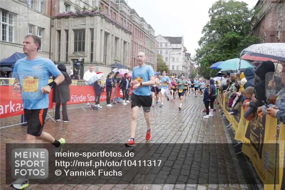 13.09.2026 - Kiel Lauf Yannick Fuchs http://msf.ph/oto/10411317 13.09.2026 10:42:22 Ziel 239, 294, 1245, 1328, 1638, 2224, 2314, 2820, 2972, 3254, 3367, 4919, 5636, 5802, 5877, 6020, 6677, 6678, 7299, 7586, 8304, 8318, 9135, 9152, 9548, 9635, 9712, 10465, 10625, 11148, 11175, 12619, 150, 580, 1206, 1330, 1416, 1507, 1755, 2013, 2375, 2535, 2547, 2665, 2667, 2819, 2927, 3188, 3212, 3372, 3985, 4399, 4475, 4513, 4559, 4604, 5155, 5265, 5322, 5669, 5749, 6175, 6236, 6564, 6587, 6656, 6917, 757, 2507, 3821, 4451, 811, 3351, 10960 meine-sportfotos.de