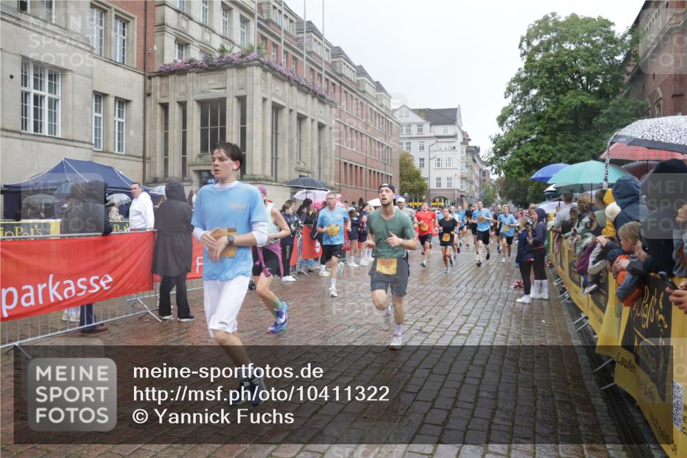 13.09.2026 - Kiel Lauf Yannick Fuchs http://msf.ph/oto/10411322 13.09.2026 10:42:24 Ziel 239, 1245, 1328, 1638, 2224, 2314, 2745, 2820, 3254, 3367, 4034, 4919, 5636, 5802, 5877, 6020, 6678, 7187, 7299, 7586, 8304, 8318, 9135, 9152, 9548, 9635, 9712, 10465, 10625, 10724, 11148, 11175, 12619, 150, 294, 580, 1206, 1330, 1416, 1755, 2013, 2375, 2535, 2547, 2665, 2667, 2819, 2972, 3188, 3212, 3372, 3985, 4399, 4475, 4513, 4559, 4604, 5155, 5265, 5322, 5669, 5749, 6175, 6236, 6587, 6656, 6677, 6678, 6917, 757, 2507, 3821, 4451, 3351, 10960 meine-sportfotos.de