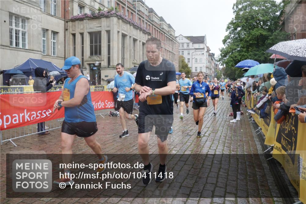 13.09.2026 - Kiel Lauf Yannick Fuchs http://msf.ph/oto/10411418 13.09.2026 10:42:34 Ziel 757, 1638, 2507, 2745, 3474, 3821, 4034, 4320, 4352, 4451, 5476, 5636, 5877, 5952, 6088, 6196, 6615, 7187, 7586, 7685, 8304, 8318, 8418, 8458, 8635, 8758, 8847, 10112, 10272, 10328, 10558, 10724, 11770, 12001, 12155, 12619, 150, 239, 294, 1245, 1328, 1755, 2224, 2314, 2665, 2819, 2820, 2972, 3212, 3254, 3367, 3372, 3985, 4399, 4475, 4513, 4604, 4919, 5155, 5669, 5749, 5802, 6020, 6175, 6236, 6587, 6677, 6678, 7299, 7586, 8304, 9152, 3188, 5265 meine-sportfotos.de
