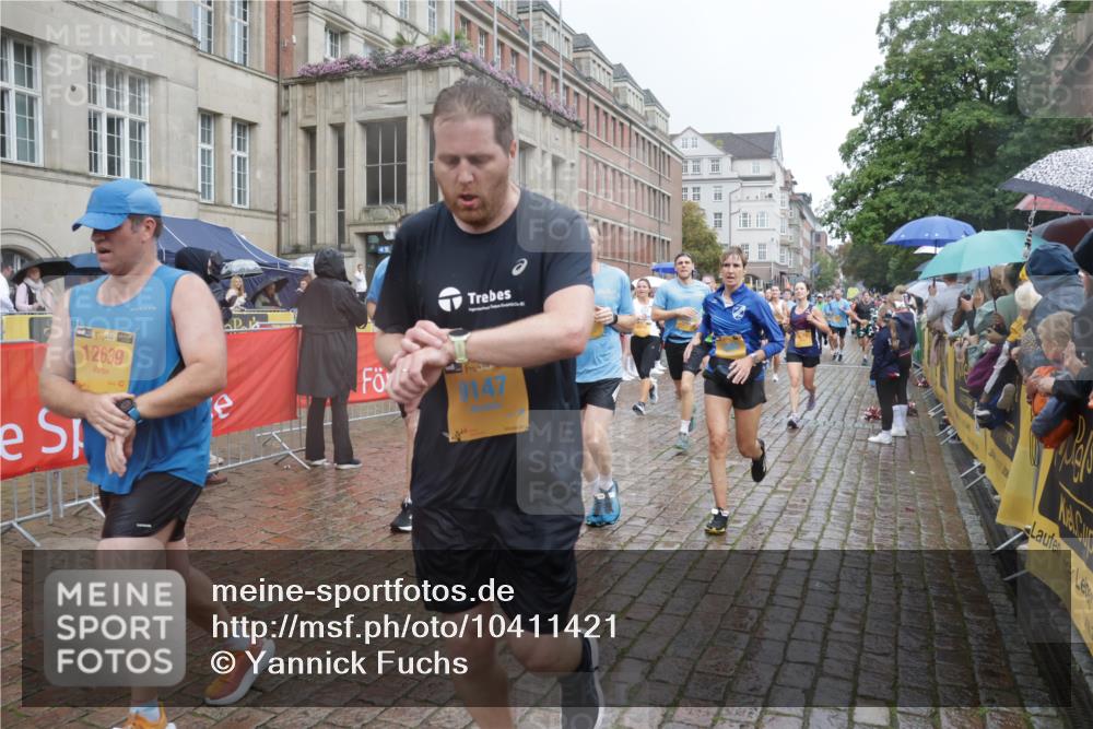 13.09.2026 - Kiel Lauf Yannick Fuchs http://msf.ph/oto/10411421 13.09.2026 10:42:34 Ziel 757, 1638, 2507, 2745, 3474, 3821, 4034, 4320, 4352, 4451, 5476, 5636, 5877, 5952, 6088, 6196, 6615, 7187, 7586, 7685, 8304, 8318, 8418, 8458, 8635, 8758, 8847, 10112, 10272, 10328, 10558, 10724, 11770, 12001, 12155, 12619, 150, 239, 294, 1245, 1328, 1755, 2224, 2314, 2665, 2819, 2820, 2972, 3212, 3254, 3367, 3372, 3985, 4399, 4475, 4513, 4604, 4919, 5155, 5669, 5749, 5802, 6020, 6175, 6236, 6587, 6677, 6678, 7299, 7586, 8304, 9152, 3188, 5265 meine-sportfotos.de