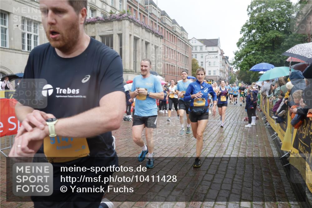 13.09.2026 - Kiel Lauf Yannick Fuchs http://msf.ph/oto/10411428 13.09.2026 10:42:34 Ziel 757, 1638, 2507, 2745, 3474, 3821, 4034, 4320, 4352, 4451, 5476, 5636, 5877, 5952, 6088, 6196, 6615, 7187, 7586, 7685, 8304, 8318, 8418, 8458, 8635, 8758, 8847, 10112, 10272, 10328, 10558, 10724, 11770, 12001, 12155, 12619, 150, 239, 294, 1245, 1328, 1755, 2224, 2314, 2665, 2819, 2820, 2972, 3212, 3254, 3367, 3372, 3985, 4399, 4475, 4513, 4604, 4919, 5155, 5669, 5749, 5802, 6020, 6175, 6236, 6587, 6677, 6678, 7299, 7586, 8304, 9152, 3188, 5265 meine-sportfotos.de