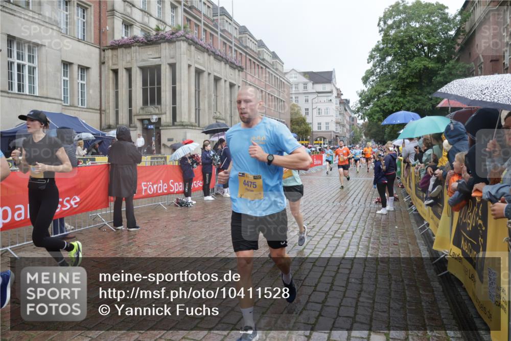 13.09.2026 - Kiel Lauf Yannick Fuchs http://msf.ph/oto/10411528 13.09.2026 10:42:41 Ziel 1680, 1975, 2239, 2273, 2507, 3036, 3474, 3821, 4451, 5450, 5476, 5911, 5933, 5952, 6147, 6196, 6320, 6567, 6615, 6839, 7014, 7685, 7692, 8418, 8458, 8635, 8758, 8759, 8847, 10112, 10272, 10328, 10558, 10711, 11164, 11770, 12001, 12155, 150, 239, 294, 757, 1245, 1328, 1638, 2224, 2314, 2665, 2745, 2820, 2972, 3254, 3367, 4034, 4320, 4352, 4399, 4475, 4513, 4919, 5155, 5636, 5669, 5802, 5877, 6020, 6088, 6587, 6677, 6678, 7187, 7299, 7586, 8304, 9152, 2427, 5155 meine-sportfotos.de