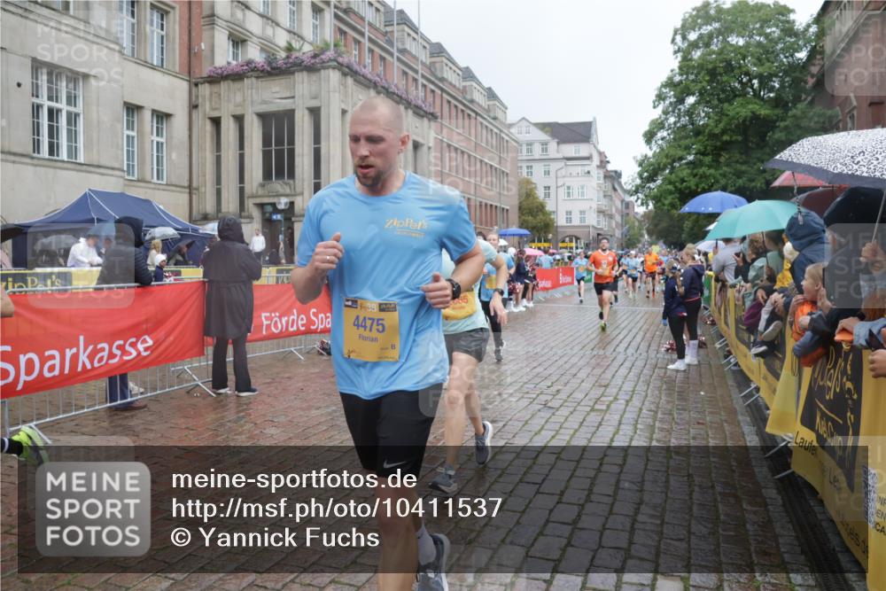 13.09.2026 - Kiel Lauf Yannick Fuchs http://msf.ph/oto/10411537 13.09.2026 10:42:41 Ziel 1680, 1975, 2239, 2273, 2507, 3036, 3474, 3821, 4451, 5450, 5476, 5911, 5933, 5952, 6147, 6196, 6320, 6567, 6615, 6839, 7014, 7685, 7692, 8418, 8458, 8635, 8758, 8759, 8847, 10112, 10272, 10328, 10558, 10711, 11164, 11770, 12001, 12155, 150, 239, 294, 757, 1245, 1328, 1638, 2224, 2314, 2665, 2745, 2820, 2972, 3254, 3367, 4034, 4320, 4352, 4399, 4475, 4513, 4919, 5155, 5636, 5669, 5802, 5877, 6020, 6088, 6587, 6677, 6678, 7187, 7299, 7586, 8304, 9152, 2427, 5155 meine-sportfotos.de