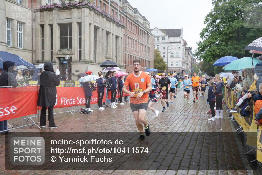 13.09.2026 - Kiel Lauf Yannick Fuchs http://msf.ph/oto/10411574 13.09.2026 10:42:44 Ziel 1680, 1975, 2239, 2273, 3036, 3260, 3474, 3584, 5450, 5911, 5933, 5952, 6129, 6136, 6147, 6196, 6320, 6567, 6839, 7014, 7422, 7685, 7692, 8458, 8635, 8759, 9341, 10667, 10711, 11164, 12001, 12155, 12208, 12825, 239, 294, 757, 1245, 1328, 1638, 2224, 2314, 2507, 2745, 2820, 2972, 3254, 3367, 3821, 4034, 4320, 4352, 4451, 4919, 5155, 5476, 5636, 5802, 5877, 6020, 6088, 6615, 6677, 6678, 7187, 7299, 7586, 8304, 9152, 2427, 5437, 5155, 7475, 8034, 9420 meine-sportfotos.de