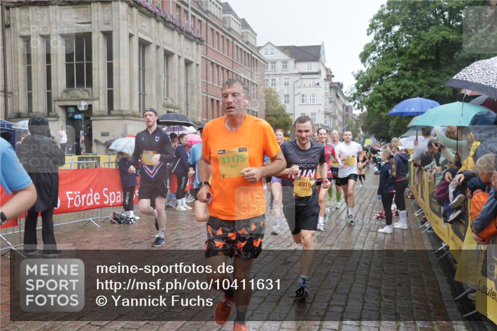 13.09.2026 - Kiel Lauf Yannick Fuchs http://msf.ph/oto/10411631 13.09.2026 10:42:48 Ziel 1680, 1975, 2239, 2273, 2999, 3036, 3260, 3474, 3584, 4120, 5450, 5814, 5911, 5933, 6129, 6136, 6147, 6320, 6567, 6839, 7014, 7422, 7657, 7685, 7692, 8635, 8759, 9341, 10485, 10667, 10711, 11164, 12001, 12155, 12208, 12825, 239, 294, 757, 1245, 1328, 1638, 2224, 2314, 2507, 2745, 2820, 2972, 3254, 3367, 3474, 3821, 4034, 4320, 4352, 4451, 4919, 5476, 5636, 5802, 5877, 5952, 6020, 6088, 6196, 6615, 6677, 6678, 7187, 7299, 7586, 8304, 9152, 2427, 5437, 5155, 7475, 8034, 9420 meine-sportfotos.de