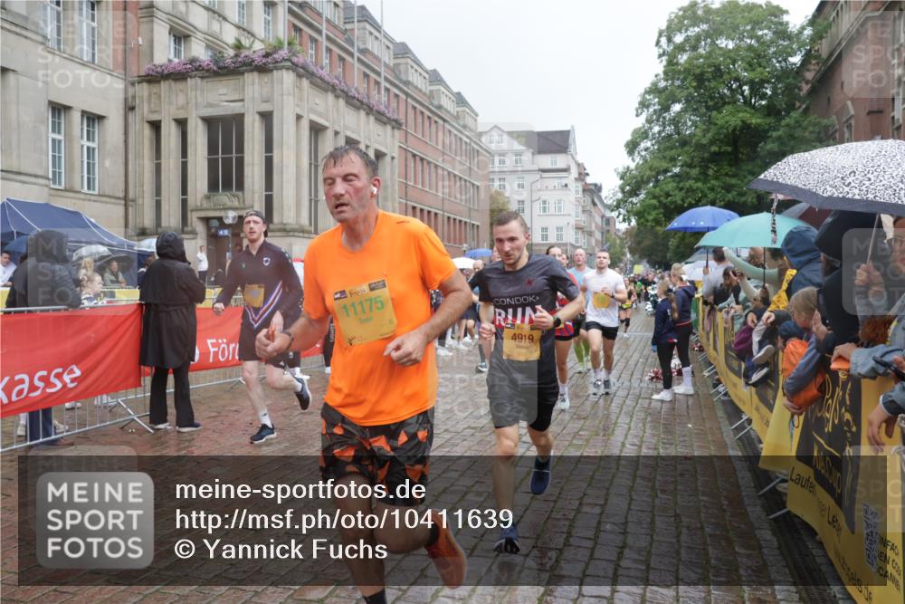 13.09.2026 - Kiel Lauf Yannick Fuchs http://msf.ph/oto/10411639 13.09.2026 10:42:48 Ziel 1680, 1975, 2239, 2273, 2999, 3036, 3260, 3474, 3584, 4120, 5450, 5814, 5911, 5933, 6129, 6136, 6147, 6320, 6567, 6839, 7014, 7422, 7657, 7685, 7692, 8635, 8759, 9341, 10485, 10667, 10711, 11164, 12001, 12155, 12208, 12825, 239, 294, 757, 1245, 1328, 1638, 2224, 2314, 2507, 2745, 2820, 2972, 3254, 3367, 3474, 3821, 4034, 4320, 4352, 4451, 4919, 5476, 5636, 5802, 5877, 5952, 6020, 6088, 6196, 6615, 6677, 6678, 7187, 7299, 7586, 8304, 9152, 2427, 5437, 5155, 7475, 8034, 9420 meine-sportfotos.de