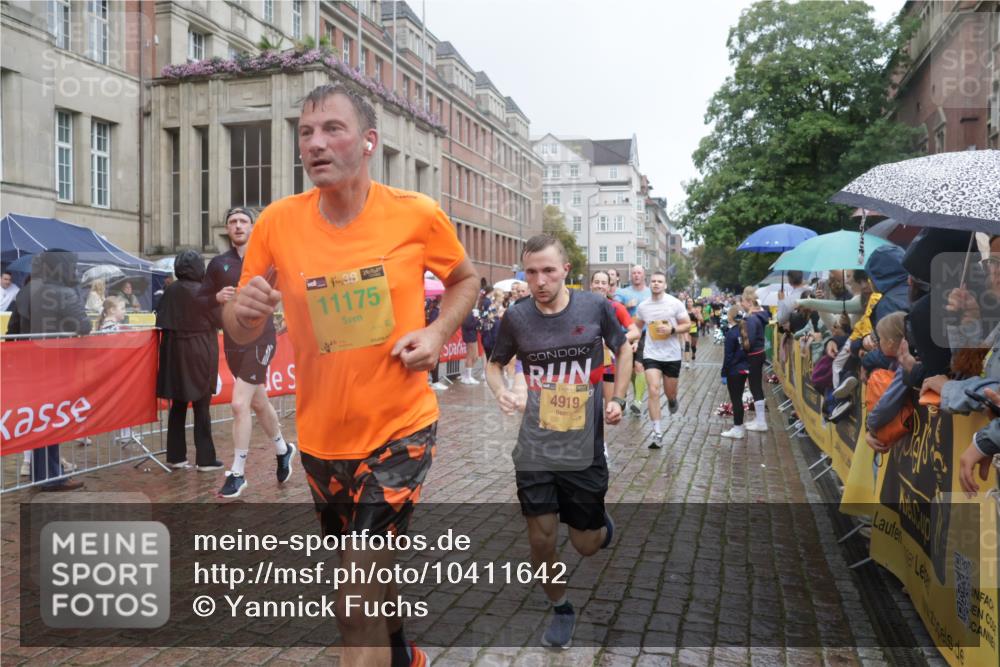13.09.2026 - Kiel Lauf Yannick Fuchs http://msf.ph/oto/10411642 13.09.2026 10:42:49 Ziel 1680, 1975, 2239, 2273, 2999, 3036, 3260, 3584, 4120, 5450, 5814, 5911, 5933, 6129, 6136, 6147, 6320, 6567, 6839, 7014, 7422, 7657, 7685, 7692, 8635, 8759, 9341, 10485, 10667, 10711, 11164, 12155, 12208, 12825, 12827, 239, 757, 1245, 1328, 1638, 2224, 2314, 2507, 2745, 2820, 3254, 3367, 3474, 3821, 4034, 4320, 4352, 4451, 4919, 5476, 5636, 5802, 5877, 5952, 6020, 6088, 6196, 6615, 6678, 7187, 7299, 7586, 7685, 8304, 9152, 2427, 5437, 5155, 7475, 8034, 9420 meine-sportfotos.de