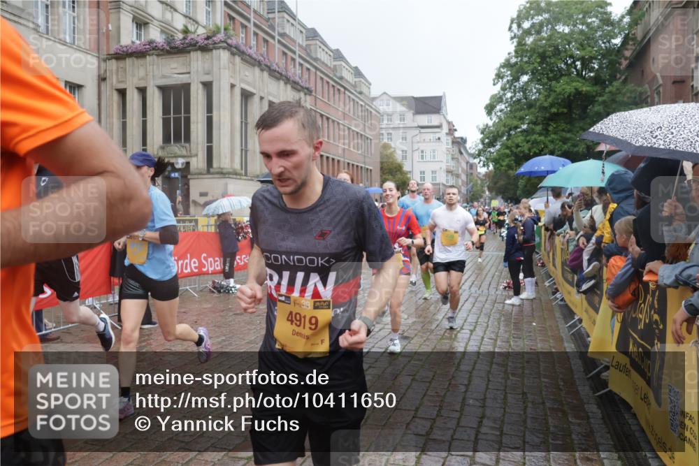 13.09.2026 - Kiel Lauf Yannick Fuchs http://msf.ph/oto/10411650 13.09.2026 10:42:49 Ziel 1680, 1975, 2239, 2273, 2999, 3036, 3260, 3584, 4120, 5450, 5814, 5911, 5933, 6129, 6136, 6147, 6320, 6567, 6839, 7014, 7422, 7657, 7685, 7692, 8635, 8759, 9341, 10485, 10667, 10711, 11164, 12155, 12208, 12825, 12827, 239, 757, 1245, 1328, 1638, 2224, 2314, 2507, 2745, 2820, 3254, 3367, 3474, 3821, 4034, 4320, 4352, 4451, 4919, 5476, 5636, 5802, 5877, 5952, 6020, 6088, 6196, 6615, 6678, 7187, 7299, 7586, 7685, 8304, 9152, 2427, 5437, 5155, 7475, 8034, 9420 meine-sportfotos.de