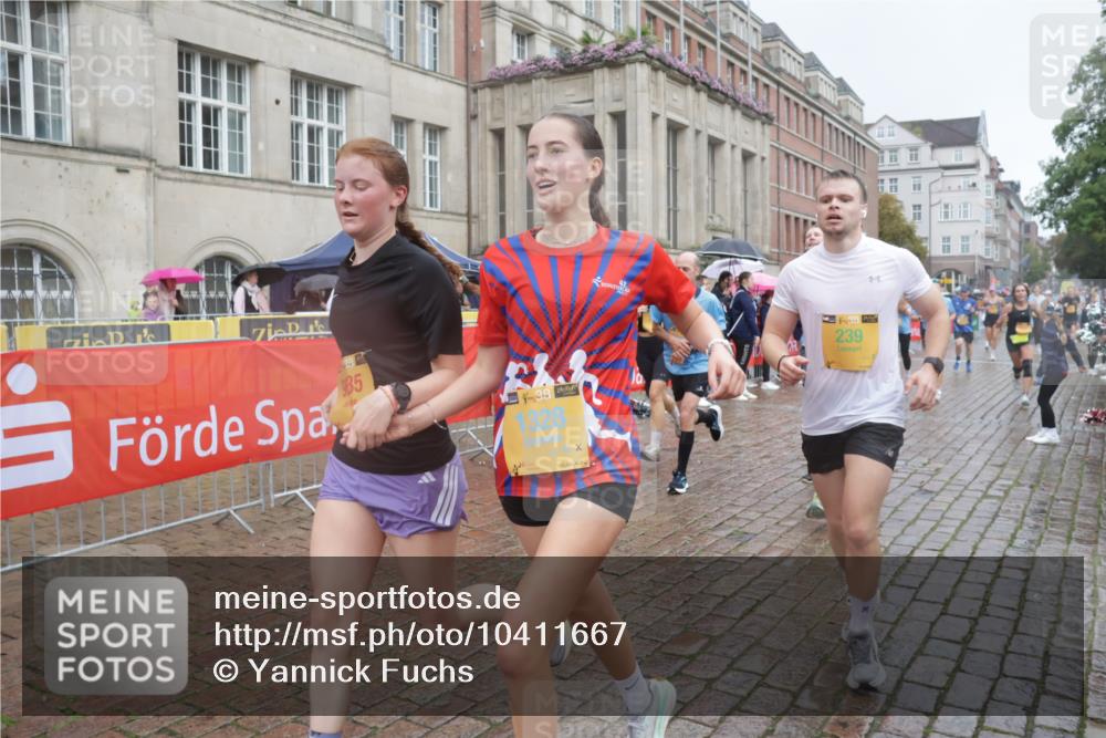 13.09.2026 - Kiel Lauf Yannick Fuchs http://msf.ph/oto/10411667 13.09.2026 10:42:50 Ziel 1680, 1975, 2239, 2273, 2999, 3036, 3260, 3584, 4120, 5450, 5814, 5911, 5933, 6129, 6136, 6147, 6320, 6567, 6839, 7014, 7422, 7657, 7692, 7814, 8759, 9341, 10485, 10667, 10711, 11164, 11643, 12208, 12279, 12825, 12827, 239, 757, 1245, 1328, 1638, 2224, 2314, 2507, 2745, 2820, 3036, 3254, 3367, 3474, 3821, 4034, 4320, 4352, 4451, 4919, 5476, 5636, 5802, 5877, 5952, 6020, 6088, 6196, 6615, 7014, 7187, 7299, 7586, 7685, 8304, 9152, 2427, 5437, 5155, 7475, 8034, 9420 meine-sportfotos.de