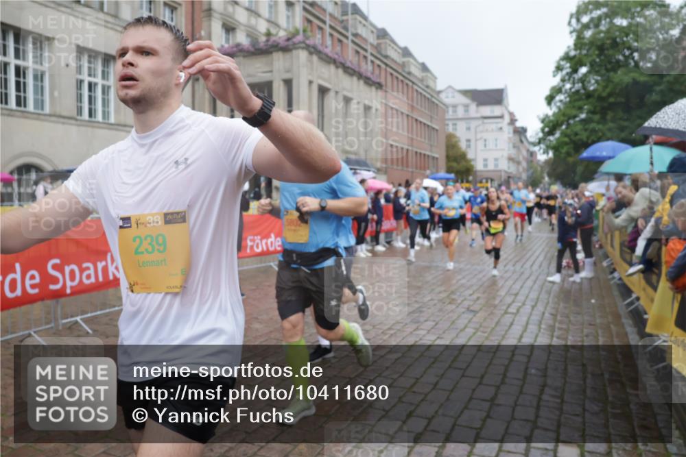13.09.2026 - Kiel Lauf Yannick Fuchs http://msf.ph/oto/10411680 13.09.2026 10:42:51 Ziel 1680, 1975, 2239, 2273, 2999, 3260, 3584, 4120, 5450, 5814, 5911, 5933, 6129, 6136, 6147, 6320, 6567, 6839, 7188, 7422, 7657, 7692, 7814, 8287, 8759, 9177, 9341, 10485, 10667, 10711, 11129, 11164, 11643, 12208, 12279, 12825, 12827, 239, 757, 1245, 1328, 1638, 1680, 2224, 2314, 2507, 2745, 2820, 3036, 3367, 3474, 3821, 4034, 4320, 4352, 4451, 5476, 5636, 5802, 5877, 5952, 6020, 6088, 6196, 6615, 7014, 7187, 7299, 7586, 7685, 8304, 9152, 2427, 5437, 5155, 7475, 8034, 9420 meine-sportfotos.de