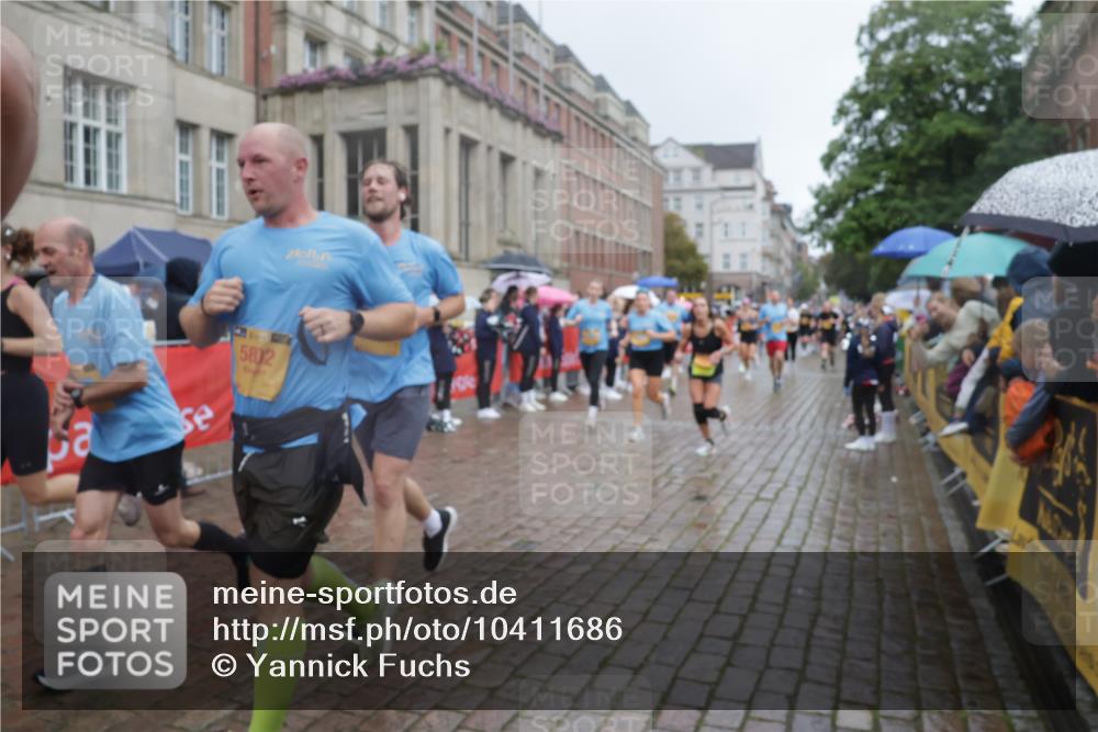 13.09.2026 - Kiel Lauf Yannick Fuchs http://msf.ph/oto/10411686 13.09.2026 10:42:51 Ziel 1680, 1975, 2239, 2273, 2999, 3260, 3584, 4120, 5450, 5814, 5911, 5933, 6129, 6136, 6147, 6320, 6567, 6839, 7188, 7422, 7657, 7692, 7814, 8287, 8759, 9177, 9341, 10485, 10667, 10711, 11129, 11164, 11643, 12208, 12279, 12825, 12827, 239, 757, 1245, 1328, 1638, 1680, 2224, 2314, 2507, 2745, 2820, 3036, 3367, 3474, 3821, 4034, 4320, 4352, 4451, 5476, 5636, 5802, 5877, 5952, 6020, 6088, 6196, 6615, 7014, 7187, 7299, 7586, 7685, 8304, 9152, 2427, 5437, 5155, 7475, 8034, 9420 meine-sportfotos.de