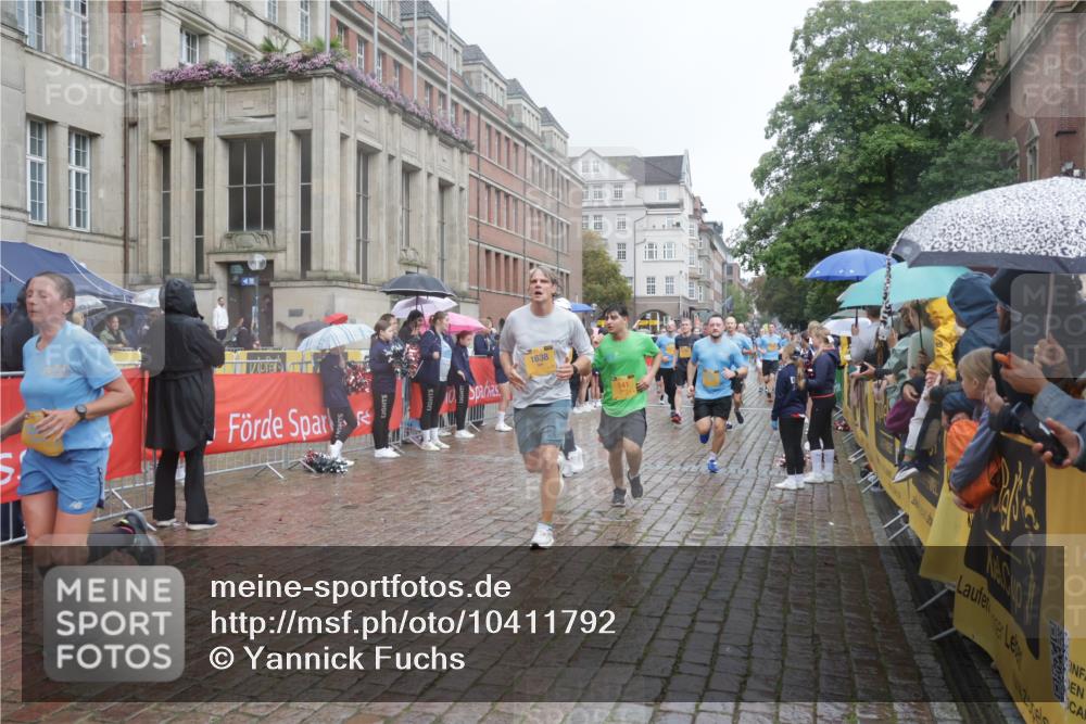 13.09.2026 - Kiel Lauf Yannick Fuchs http://msf.ph/oto/10411792 13.09.2026 10:42:59 Ziel 2427, 2481, 2627, 2999, 3248, 3260, 3572, 4120, 5298, 5437, 5814, 6121, 6129, 6136, 6179, 7188, 7555, 7657, 7814, 8287, 9177, 9483, 10485, 11129, 11146, 11344, 11643, 11726, 11984, 12187, 12208, 12279, 12827, 757, 1638, 1680, 1975, 2239, 2273, 2507, 2745, 3036, 3260, 3474, 3584, 3821, 4034, 4320, 4352, 4451, 5450, 5476, 5636, 5877, 5911, 5933, 5952, 6088, 6129, 6136, 6147, 6196, 6320, 6567, 6615, 6839, 7014, 7187, 7586, 7685, 7692, 8304, 1178, 2887 meine-sportfotos.de