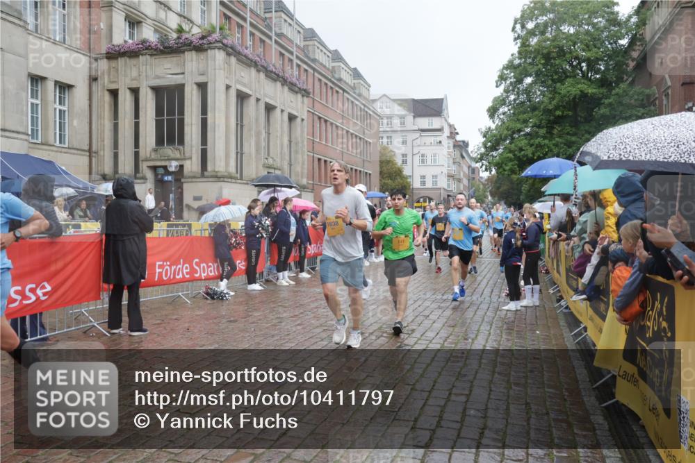 13.09.2026 - Kiel Lauf Yannick Fuchs http://msf.ph/oto/10411797 13.09.2026 10:42:59 Ziel 2427, 2481, 2627, 2999, 3248, 3260, 3572, 4120, 5298, 5437, 5814, 6121, 6129, 6136, 6179, 7188, 7555, 7657, 7814, 8287, 9177, 9483, 10485, 11129, 11146, 11344, 11643, 11726, 11984, 12187, 12208, 12279, 12827, 757, 1638, 1680, 1975, 2239, 2273, 2507, 2745, 3036, 3260, 3474, 3584, 3821, 4034, 4320, 4352, 4451, 5450, 5476, 5636, 5877, 5911, 5933, 5952, 6088, 6129, 6136, 6147, 6196, 6320, 6567, 6615, 6839, 7014, 7187, 7586, 7685, 7692, 8304, 1178, 2887 meine-sportfotos.de