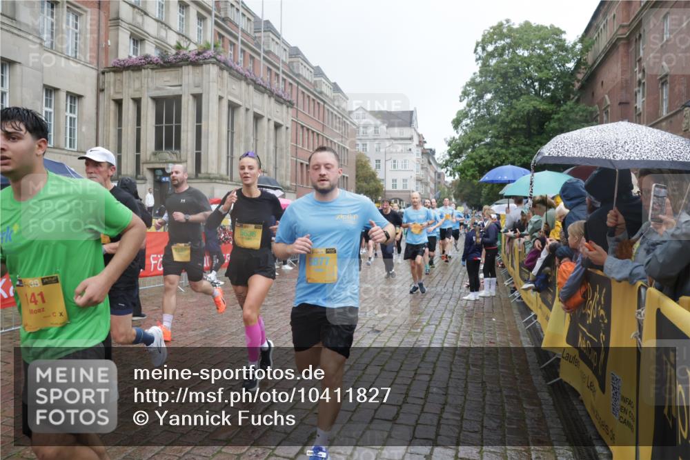 13.09.2026 - Kiel Lauf Yannick Fuchs http://msf.ph/oto/10411827 13.09.2026 10:43:01 Ziel 1290, 1931, 2427, 2481, 2502, 2627, 2999, 3248, 3572, 4120, 4825, 5298, 5437, 5814, 6121, 6179, 6439, 7188, 7555, 7814, 8287, 9177, 9483, 9627, 10485, 11129, 11146, 11344, 11643, 11726, 11984, 12187, 12279, 12480, 12827, 757, 1638, 1680, 1975, 2239, 2273, 2507, 2745, 2999, 3036, 3260, 3474, 3584, 3821, 4034, 4320, 4352, 4451, 5450, 5476, 5636, 5877, 5911, 5933, 5952, 6088, 6129, 6136, 6147, 6196, 6320, 6567, 6615, 6839, 7014, 7187, 7685, 7692, 485, 1178, 2131, 2887 meine-sportfotos.de