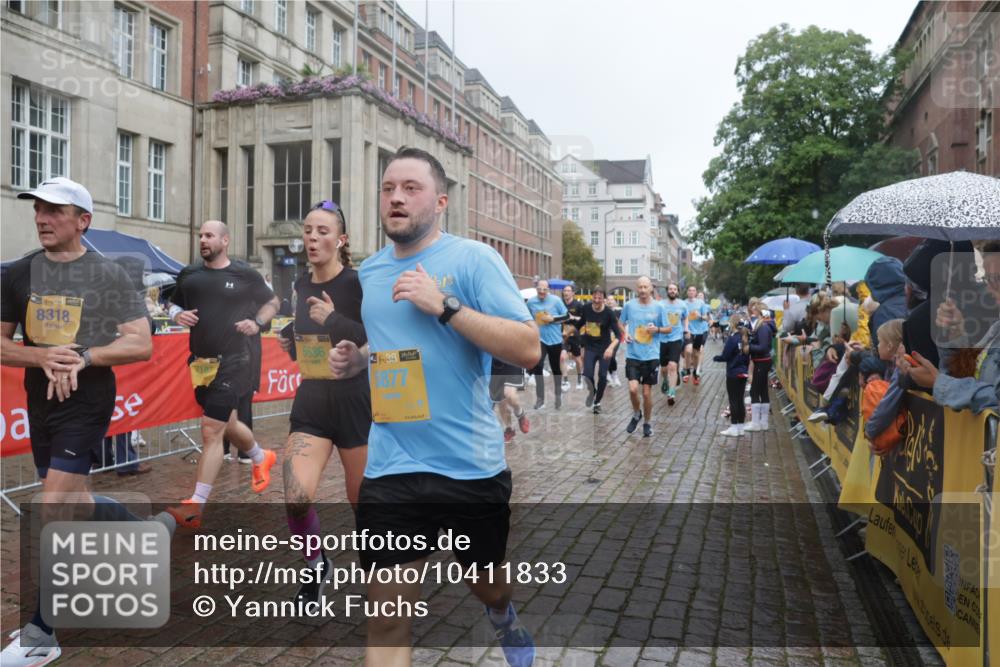 13.09.2026 - Kiel Lauf Yannick Fuchs http://msf.ph/oto/10411833 13.09.2026 10:43:01 Ziel 1290, 1931, 2427, 2481, 2502, 2627, 2999, 3248, 3572, 4120, 4825, 5298, 5437, 5814, 6121, 6179, 6439, 7188, 7555, 7814, 8287, 9177, 9483, 9627, 10485, 11129, 11146, 11344, 11643, 11726, 11984, 12187, 12279, 12480, 12827, 757, 1638, 1680, 1975, 2239, 2273, 2507, 2745, 2999, 3036, 3260, 3474, 3584, 3821, 4034, 4320, 4352, 4451, 5450, 5476, 5636, 5877, 5911, 5933, 5952, 6088, 6129, 6136, 6147, 6196, 6320, 6567, 6615, 6839, 7014, 7187, 7685, 7692, 485, 1178, 2131, 2887 meine-sportfotos.de