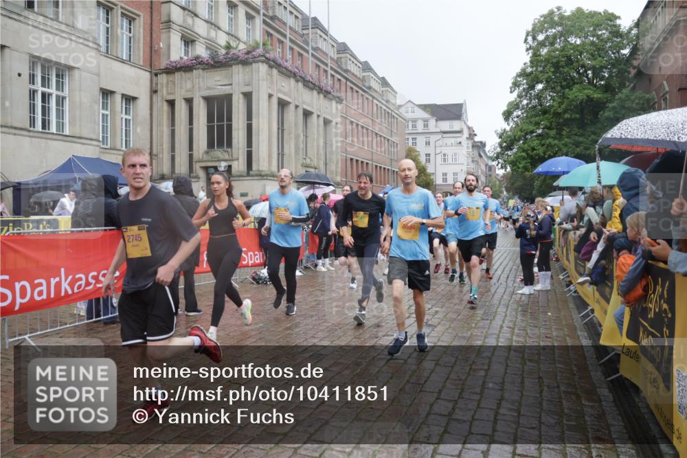 13.09.2026 - Kiel Lauf Yannick Fuchs http://msf.ph/oto/10411851 13.09.2026 10:43:03 Ziel 1290, 1931, 2427, 2481, 2502, 2627, 3248, 3572, 3976, 4120, 4825, 5298, 5414, 5437, 6121, 6179, 6439, 7188, 7555, 7814, 8287, 9177, 9483, 9627, 11129, 11146, 11344, 11643, 11726, 11971, 11984, 12165, 12187, 12279, 12480, 12827, 757, 1680, 1975, 2239, 2273, 2507, 2745, 2999, 3036, 3260, 3474, 3584, 3821, 4034, 4120, 4320, 4352, 4451, 5450, 5476, 5814, 5911, 5933, 5952, 6088, 6129, 6136, 6147, 6196, 6320, 6567, 6615, 6839, 7014, 7187, 7685, 7692, 485, 1178, 2131, 2887 meine-sportfotos.de