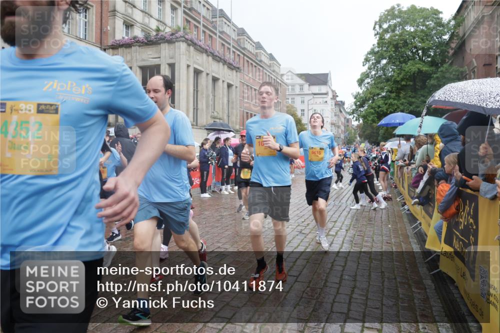 13.09.2026 - Kiel Lauf Yannick Fuchs http://msf.ph/oto/10411874 13.09.2026 10:43:05 Ziel 1290, 1931, 2376, 2427, 2481, 2502, 2627, 3248, 3572, 3976, 4825, 5298, 5414, 5437, 6121, 6139, 6179, 6439, 7188, 7555, 7814, 8287, 9177, 9483, 9627, 9632, 10812, 11129, 11146, 11344, 11643, 11726, 11971, 11984, 12165, 12187, 12279, 12480, 12824, 757, 1680, 1975, 2239, 2273, 2507, 2999, 3036, 3260, 3474, 3584, 3821, 4120, 4320, 4352, 4451, 5450, 5476, 5814, 5911, 5933, 5952, 6088, 6129, 6136, 6147, 6196, 6320, 6567, 6615, 6839, 7014, 7685, 7692, 485, 681, 1178, 2131, 2887 meine-sportfotos.de