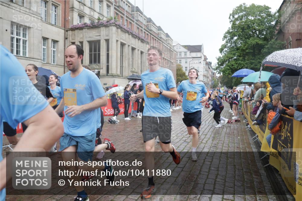 13.09.2026 - Kiel Lauf Yannick Fuchs http://msf.ph/oto/10411880 13.09.2026 10:43:05 Ziel 1290, 1931, 2376, 2427, 2481, 2502, 2627, 3248, 3572, 3976, 4825, 5298, 5414, 5437, 6121, 6139, 6179, 6439, 7188, 7555, 7814, 8287, 9177, 9483, 9627, 9632, 10812, 11129, 11146, 11344, 11643, 11726, 11971, 11984, 12165, 12187, 12279, 12480, 12824, 757, 1680, 1975, 2239, 2273, 2507, 2999, 3036, 3260, 3474, 3584, 3821, 4120, 4320, 4352, 4451, 5450, 5476, 5814, 5911, 5933, 5952, 6088, 6129, 6136, 6147, 6196, 6320, 6567, 6615, 6839, 7014, 7685, 7692, 485, 681, 1178, 2131, 2887 meine-sportfotos.de