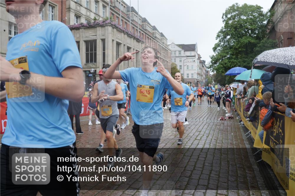 13.09.2026 - Kiel Lauf Yannick Fuchs http://msf.ph/oto/10411890 13.09.2026 10:43:06 Ziel 1290, 1931, 2376, 2427, 2481, 2502, 2627, 2633, 2954, 3248, 3572, 3976, 4825, 5298, 5414, 5437, 6121, 6139, 6179, 6439, 7188, 7555, 8287, 9177, 9483, 9627, 9632, 10812, 11129, 11146, 11344, 11726, 11971, 11984, 12165, 12187, 12480, 12824, 1680, 1975, 2239, 2273, 2507, 2999, 3036, 3260, 3474, 3584, 3821, 4120, 4451, 5450, 5476, 5814, 5911, 5933, 5952, 6129, 6136, 6147, 6196, 6320, 6567, 6615, 6839, 7014, 7685, 7692, 485, 681, 1178, 2131, 2887 meine-sportfotos.de