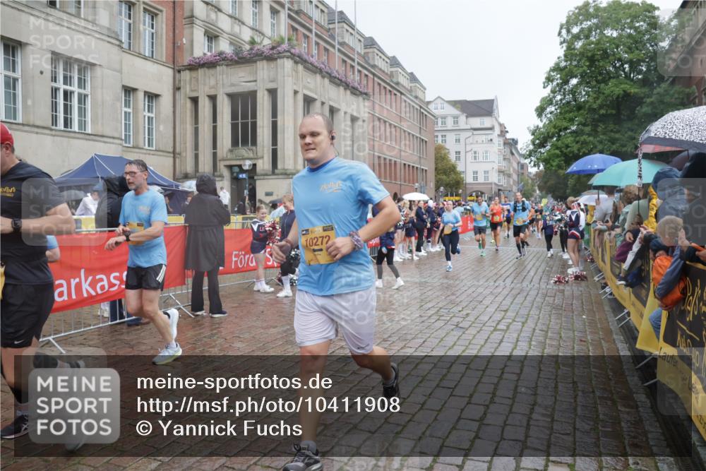 13.09.2026 - Kiel Lauf Yannick Fuchs http://msf.ph/oto/10411908 13.09.2026 10:43:07 Ziel 610, 1290, 1931, 2376, 2427, 2481, 2502, 2627, 2633, 2954, 3248, 3572, 3976, 4825, 5298, 5414, 5437, 6121, 6139, 6179, 6439, 6713, 7555, 9483, 9627, 9632, 10812, 11146, 11344, 11726, 11971, 11984, 12165, 12187, 12480, 12824, 1680, 1975, 2239, 2273, 2507, 2999, 3036, 3260, 3474, 3572, 3584, 3821, 4120, 4451, 5450, 5476, 5814, 5911, 5933, 5952, 6129, 6136, 6147, 6196, 6320, 6567, 6615, 6839, 7014, 7685, 7692, 485, 681, 1178, 2131, 2887 meine-sportfotos.de