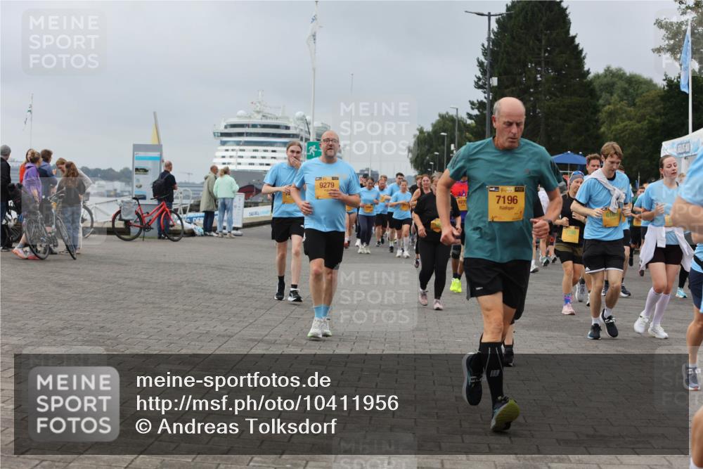 13.09.2026 - Kiel Lauf Andreas Tolksdorf http://msf.ph/oto/10411956 13.09.2026 10:02:20 Kiellinie 9279, 38, 8273, 7196 meine-sportfotos.de