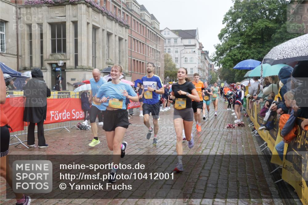 13.09.2026 - Kiel Lauf Yannick Fuchs http://msf.ph/oto/10412001 13.09.2026 10:43:13 Ziel 245, 534, 610, 1069, 1121, 1290, 1931, 2376, 2502, 2633, 2887, 2954, 3169, 3911, 3976, 4124, 4825, 5070, 5414, 5679, 6139, 6231, 6439, 6492, 6655, 6713, 8038, 8511, 9627, 9632, 10812, 10955, 11010, 11162, 11635, 11971, 12040, 12165, 12480, 12824, 1680, 1975, 2239, 2273, 2427, 2481, 2627, 2999, 3036, 3248, 3260, 3474, 3572, 3584, 4120, 5298, 5437, 5450, 5814, 5911, 5933, 6121, 6129, 6136, 6147, 6320, 6567, 6839, 7014, 7685, 7692, 485, 681, 1178, 2131 meine-sportfotos.de