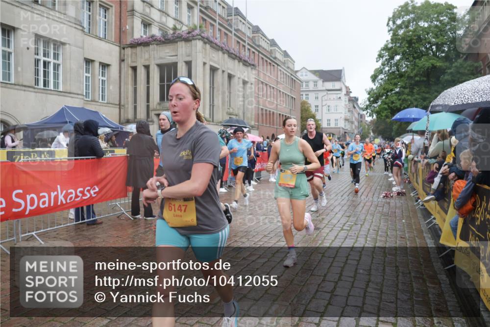 13.09.2026 - Kiel Lauf Yannick Fuchs http://msf.ph/oto/10412055 13.09.2026 10:43:16 Ziel 245, 485, 534, 610, 1069, 1121, 1178, 2131, 2376, 2633, 2887, 2954, 3169, 3911, 3976, 4124, 5070, 5414, 5679, 6139, 6231, 6439, 6492, 6655, 6713, 7262, 8038, 8511, 8825, 9632, 10812, 10955, 11010, 11162, 11566, 11635, 11971, 12040, 12165, 12824, 1290, 1680, 1931, 1975, 2239, 2273, 2427, 2481, 2502, 2627, 2999, 3248, 3260, 3572, 3584, 4120, 4825, 5298, 5437, 5450, 5814, 5911, 5933, 6121, 6129, 6136, 6147, 6320, 6567, 6839, 7692, 681 meine-sportfotos.de