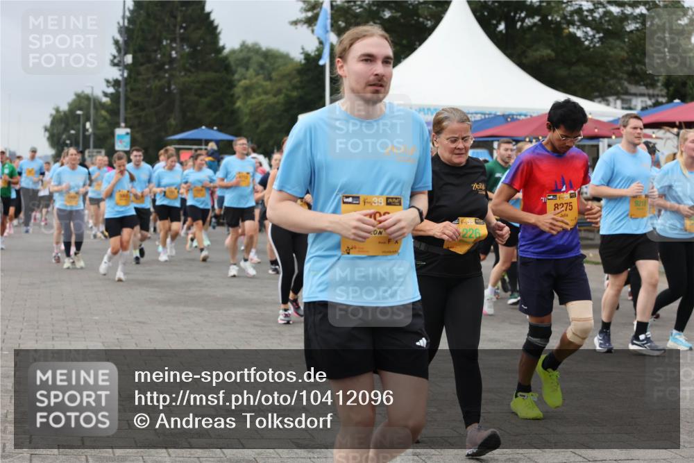 13.09.2026 - Kiel Lauf Andreas Tolksdorf http://msf.ph/oto/10412096 13.09.2026 10:02:25 Kiellinie 8275, 39, 38 meine-sportfotos.de