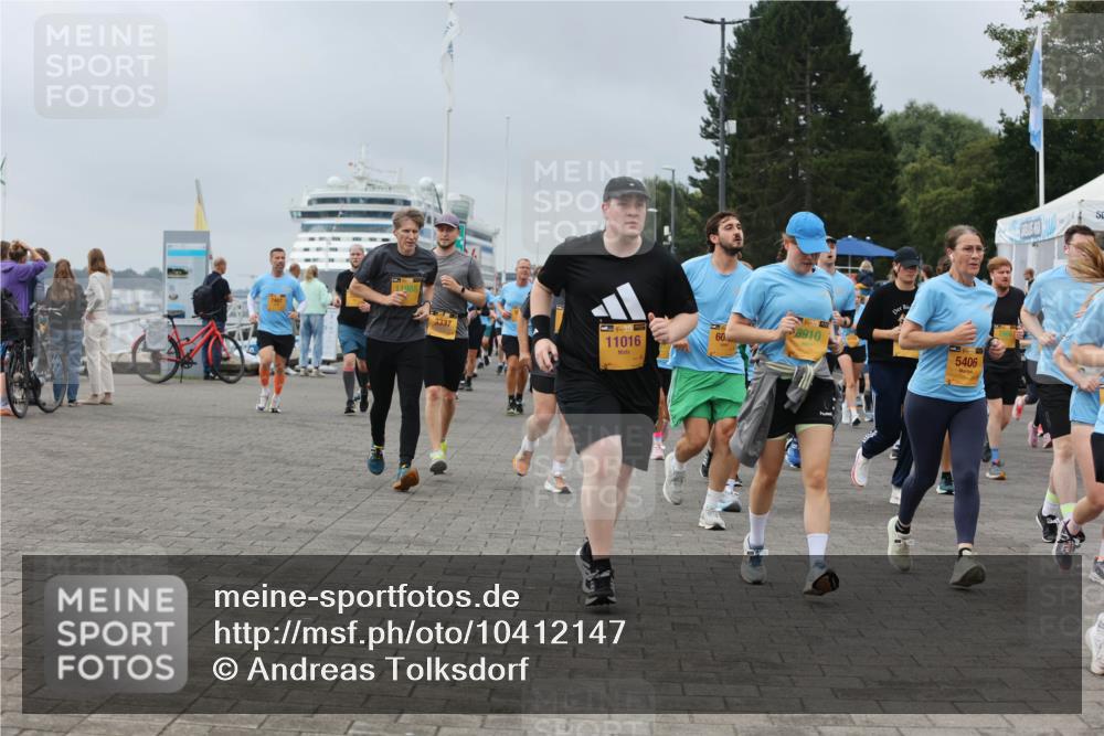 13.09.2026 - Kiel Lauf Andreas Tolksdorf http://msf.ph/oto/10412147 13.09.2026 10:02:28 Kiellinie 3337, 38, 11016, 8910, 5406 meine-sportfotos.de