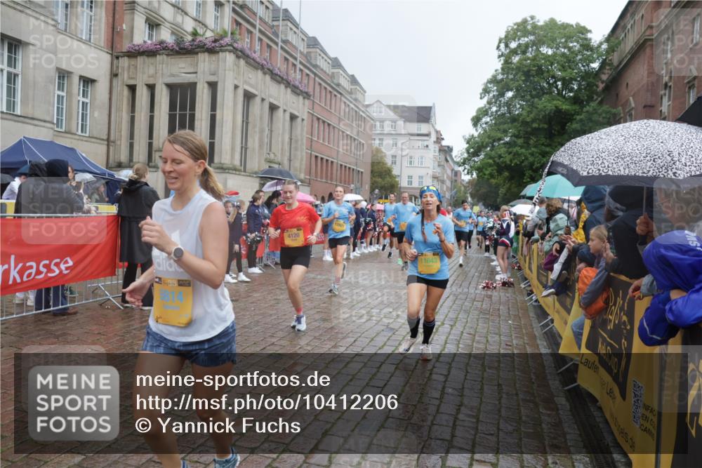 13.09.2026 - Kiel Lauf Yannick Fuchs http://msf.ph/oto/10412206 13.09.2026 10:43:26 Ziel 485, 681, 1178, 1500, 1720, 1780, 2119, 2131, 2680, 2800, 2887, 3132, 3911, 4218, 4282, 4690, 4718, 5222, 5679, 5715, 5848, 6079, 6422, 6536, 6655, 7199, 7262, 8038, 8488, 8825, 8952, 8959, 10173, 10450, 11010, 11162, 11566, 12342, 12544, 12778, 12779, 245, 534, 610, 1069, 1121, 1290, 1931, 2376, 2427, 2481, 2502, 2627, 2633, 2954, 2999, 3169, 3248, 3572, 3976, 4120, 4124, 4825, 5070, 5298, 5414, 5437, 5814, 6121, 6139, 6231, 6492 meine-sportfotos.de
