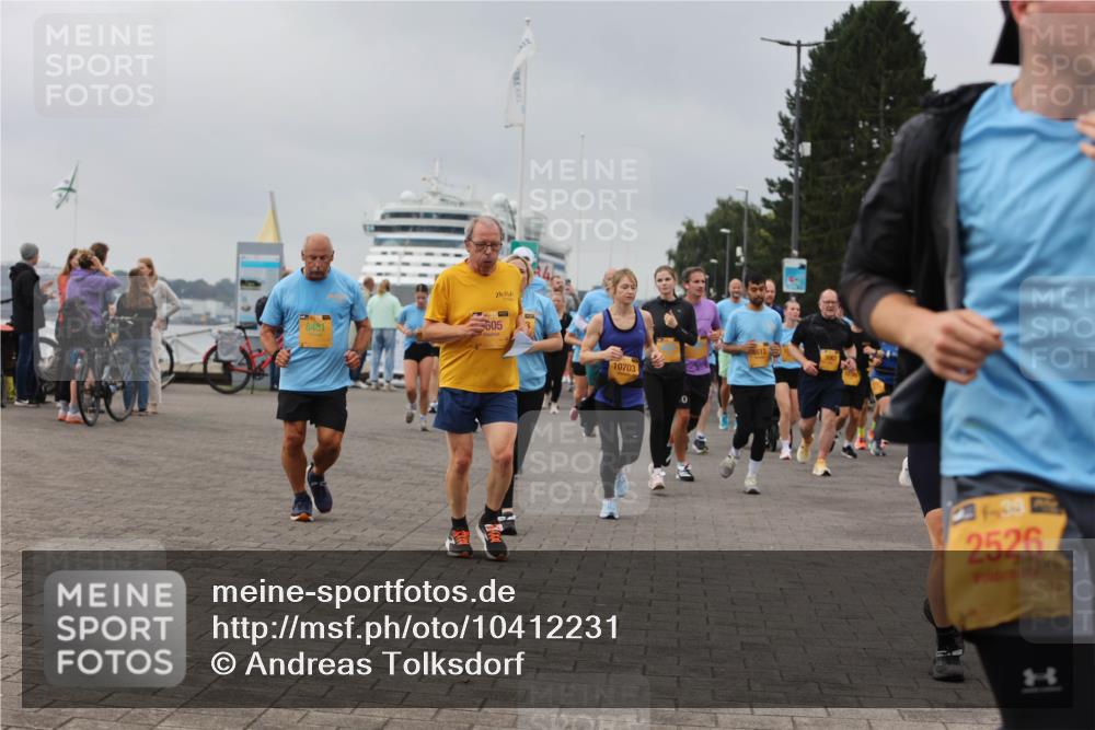 13.09.2026 - Kiel Lauf Andreas Tolksdorf http://msf.ph/oto/10412231 13.09.2026 10:02:37 Kiellinie 8481, 605, 10703, 2526 meine-sportfotos.de