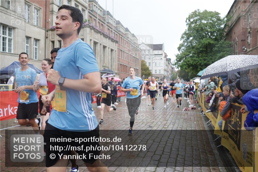 13.09.2026 - Kiel Lauf Yannick Fuchs http://msf.ph/oto/10412278 13.09.2026 10:43:30 Ziel 485, 681, 1500, 1536, 1720, 1780, 2119, 2131, 2680, 2800, 3123, 3132, 4143, 4218, 4282, 4493, 4541, 4690, 4718, 4941, 5127, 5222, 5715, 5848, 6079, 6422, 6536, 7199, 8488, 8825, 8952, 8959, 9823, 10173, 10247, 10450, 11067, 11566, 11774, 12342, 12544, 12778, 12779, 245, 534, 610, 1069, 1121, 1178, 1290, 1931, 2131, 2376, 2427, 2481, 2502, 2627, 2633, 2887, 2954, 3169, 3248, 3572, 3911, 3976, 4124, 4825, 5070, 5298, 5414, 5437, 5679, 6121, 6139, 6231, 6492, 6655 meine-sportfotos.de
