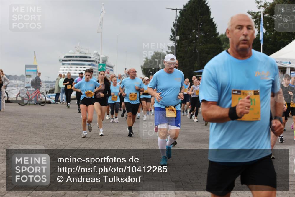13.09.2026 - Kiel Lauf Andreas Tolksdorf http://msf.ph/oto/10412285 13.09.2026 10:02:40 Kiellinie 10536, 10124, 9663 meine-sportfotos.de