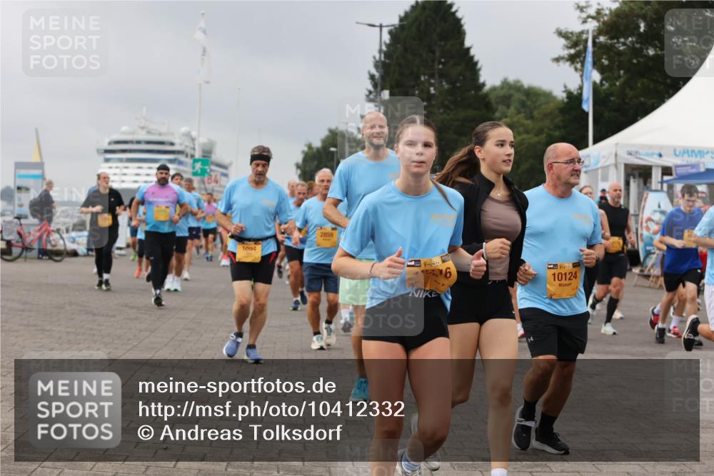 13.09.2026 - Kiel Lauf Andreas Tolksdorf http://msf.ph/oto/10412332 13.09.2026 10:02:44 Kiellinie 1094, 2859, 48, 6, 38, 10124 meine-sportfotos.de
