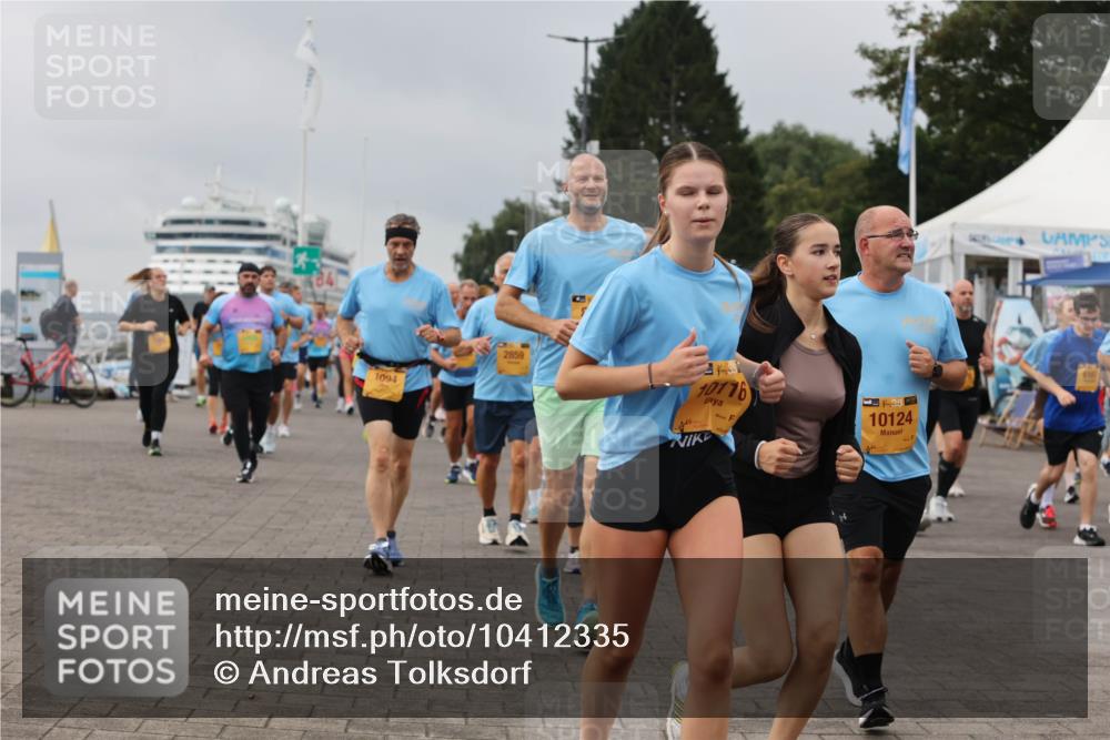 13.09.2026 - Kiel Lauf Andreas Tolksdorf http://msf.ph/oto/10412335 13.09.2026 10:02:44 Kiellinie 1094, 2859, 10176, 38, 10124, 616 meine-sportfotos.de